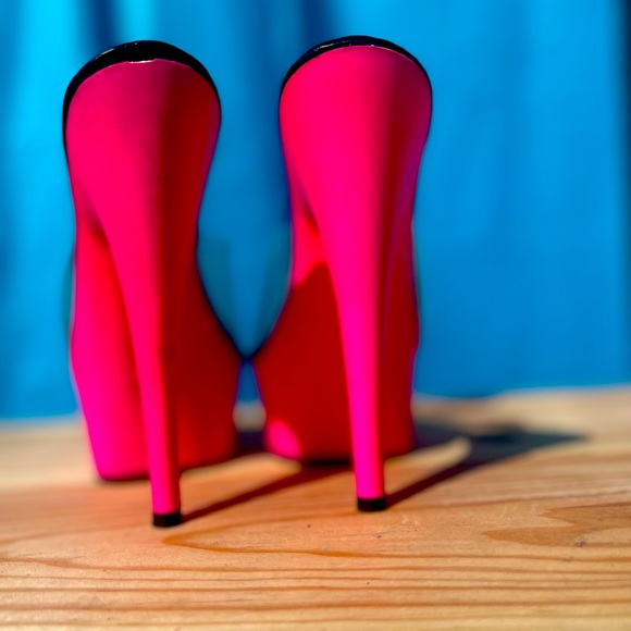 Pleaser Platforms size 5 on bright pink soles - Picture 4 of 7